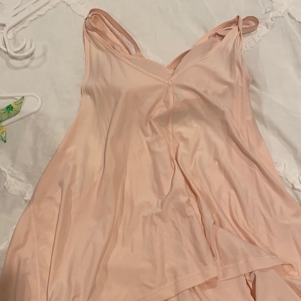 Lululemon top blush with built in bra